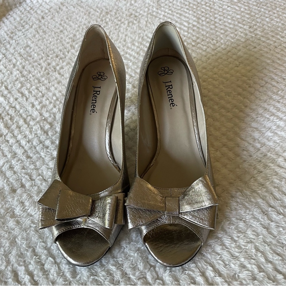 J. Renee Metallic Silver Bow Peep Toe Pumps, Size 8.5W